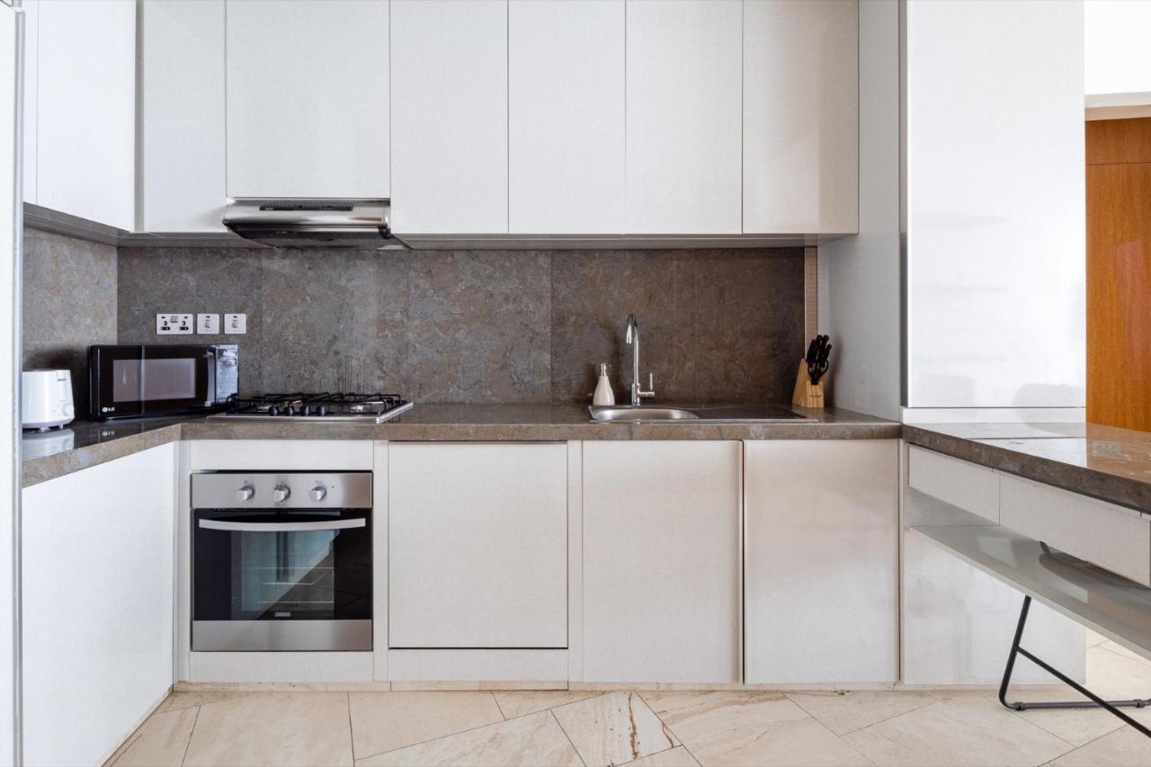 Apartment Frank Porter - The Five Jvc Dubai