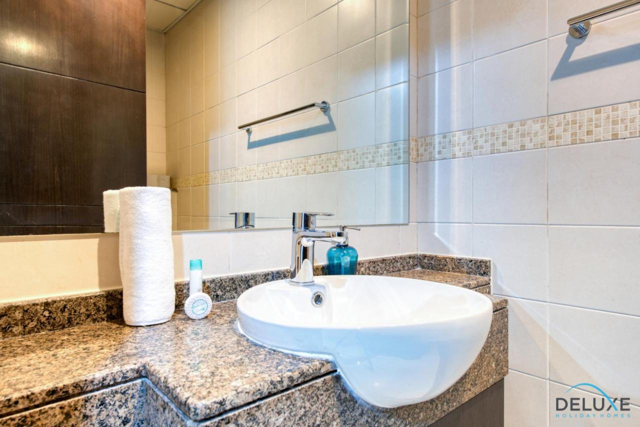 Overlooking Marina Canal 1br Close To Mall, Promenade & Beach, Bay 1, Marina By Deluxe Homes Apartment *