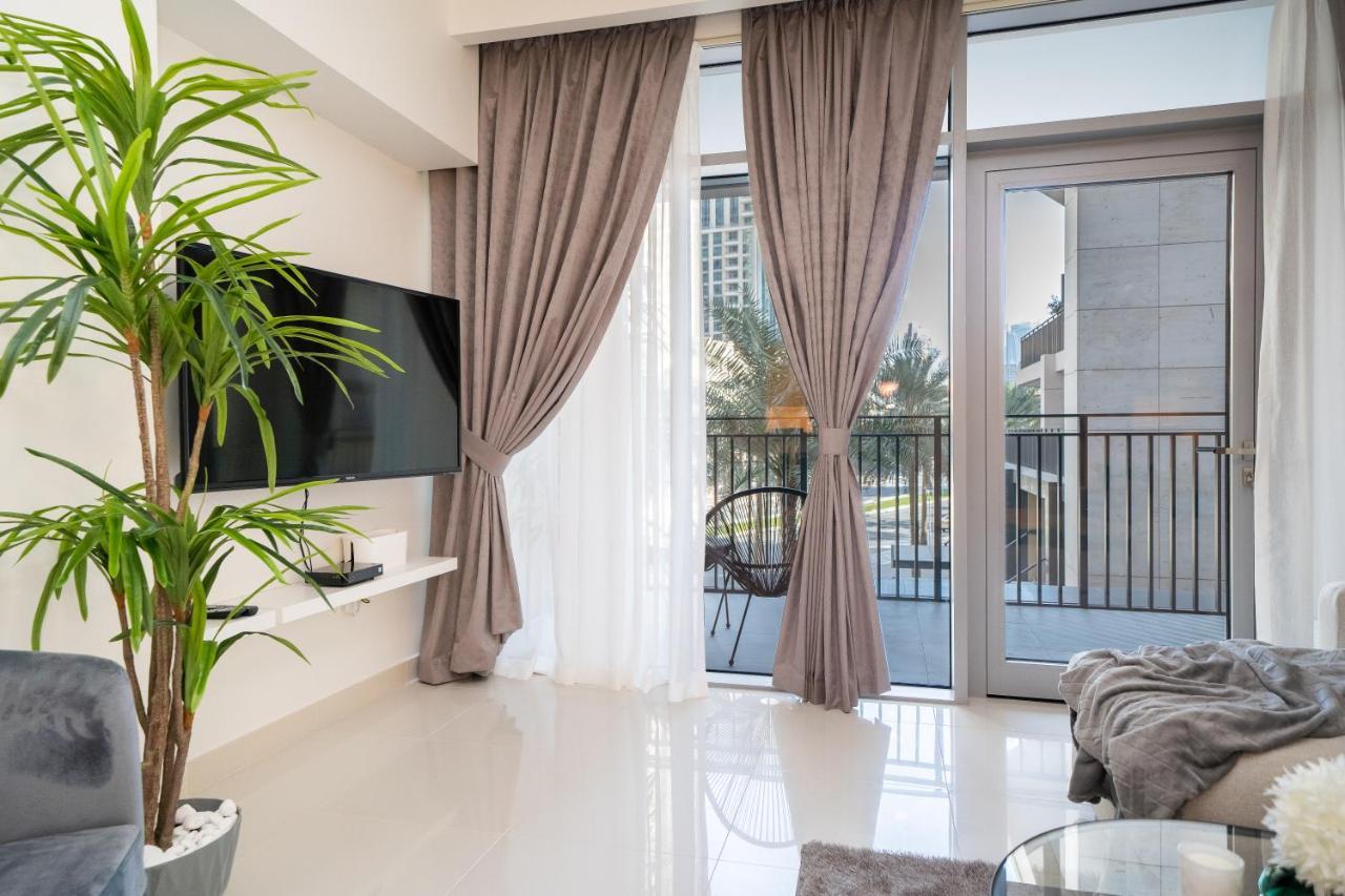 Apartemen Higuests - Chic With Balcony And Pool Near Burj Khalifa