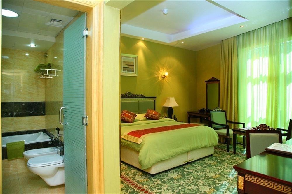 Hotell Golden Tulip Media 4*