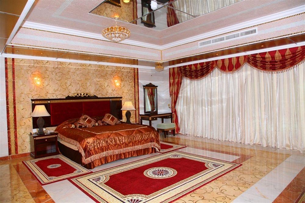 Golden Tulip Media 4*