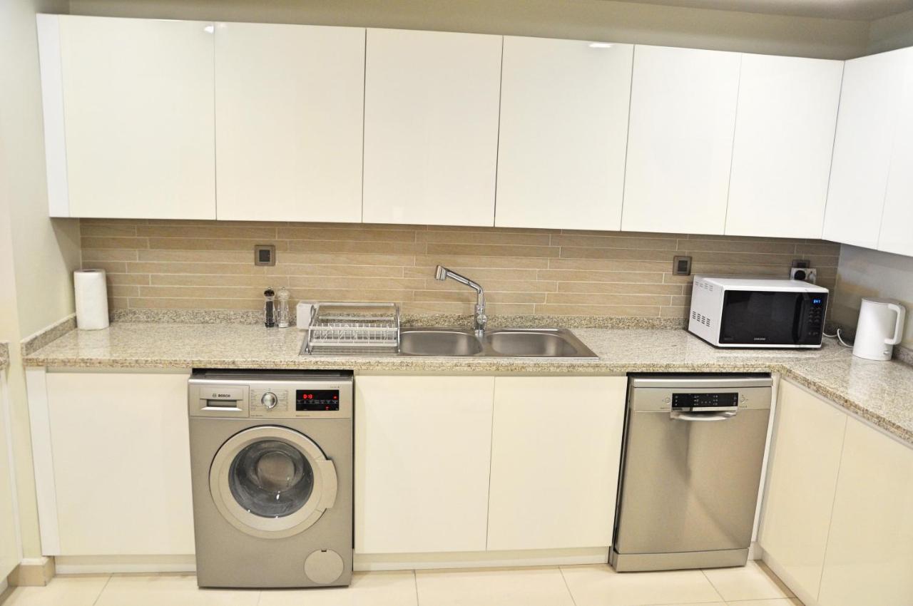 Spacious 4 Bd With Amazing Sea View *