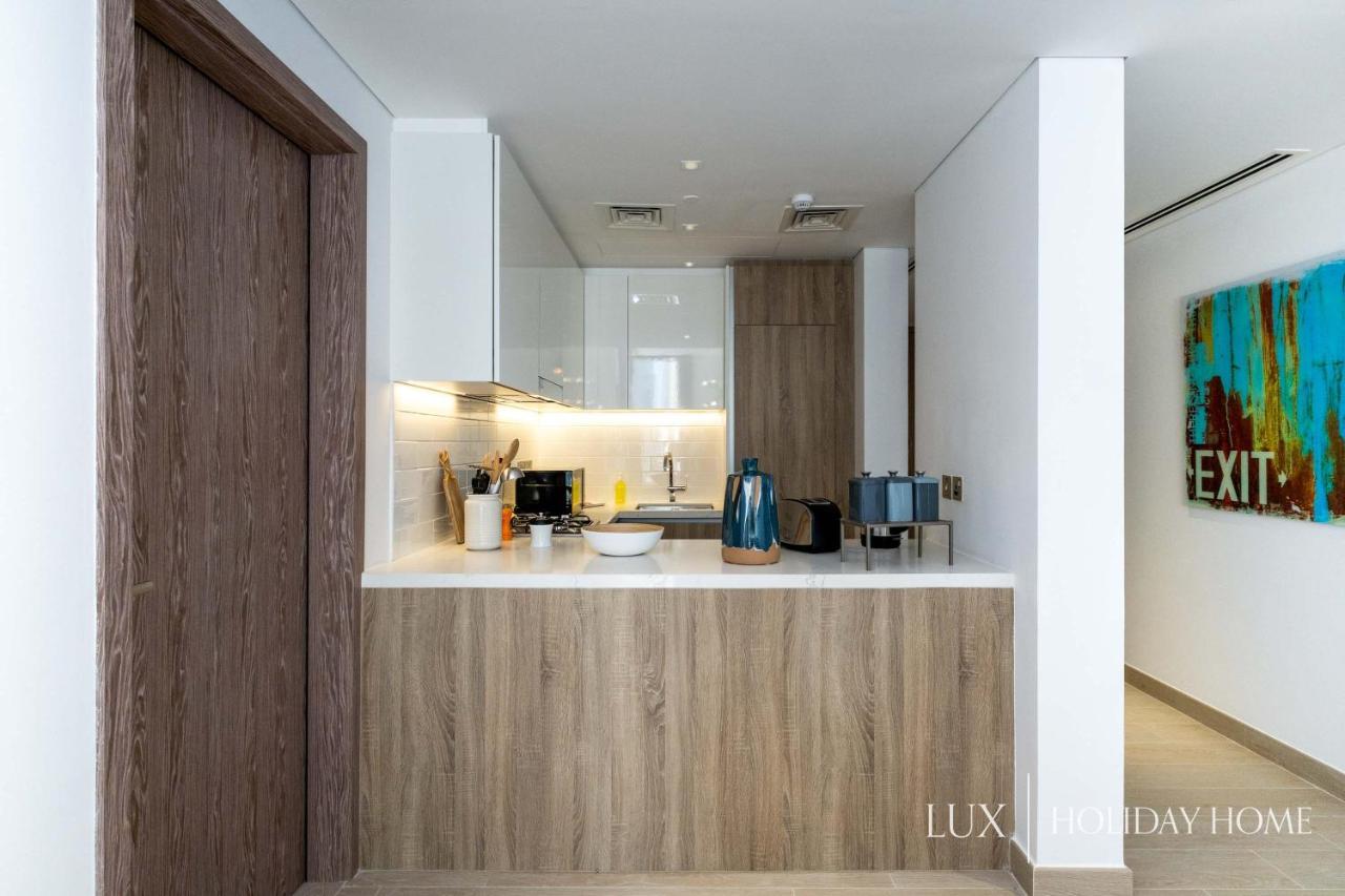Lux - Contemporary With Full Marina View * Dubai