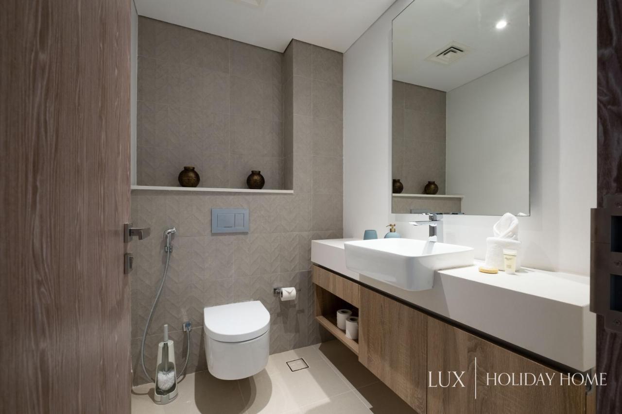 Lux - Contemporary With Full Marina View *