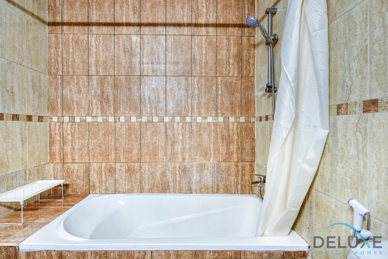 Lejlighed Next To 2br Accessible To Metro, Gate 2, Jumeirah Towers By Deluxe Homes *