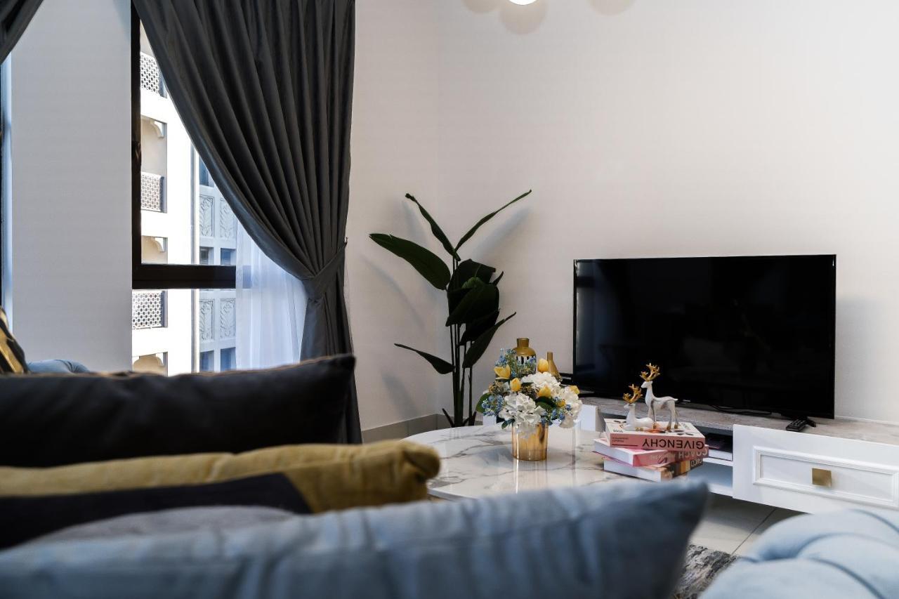 Durrani Homes - Old Town Lux 1 Bed Besides Mall Apartment