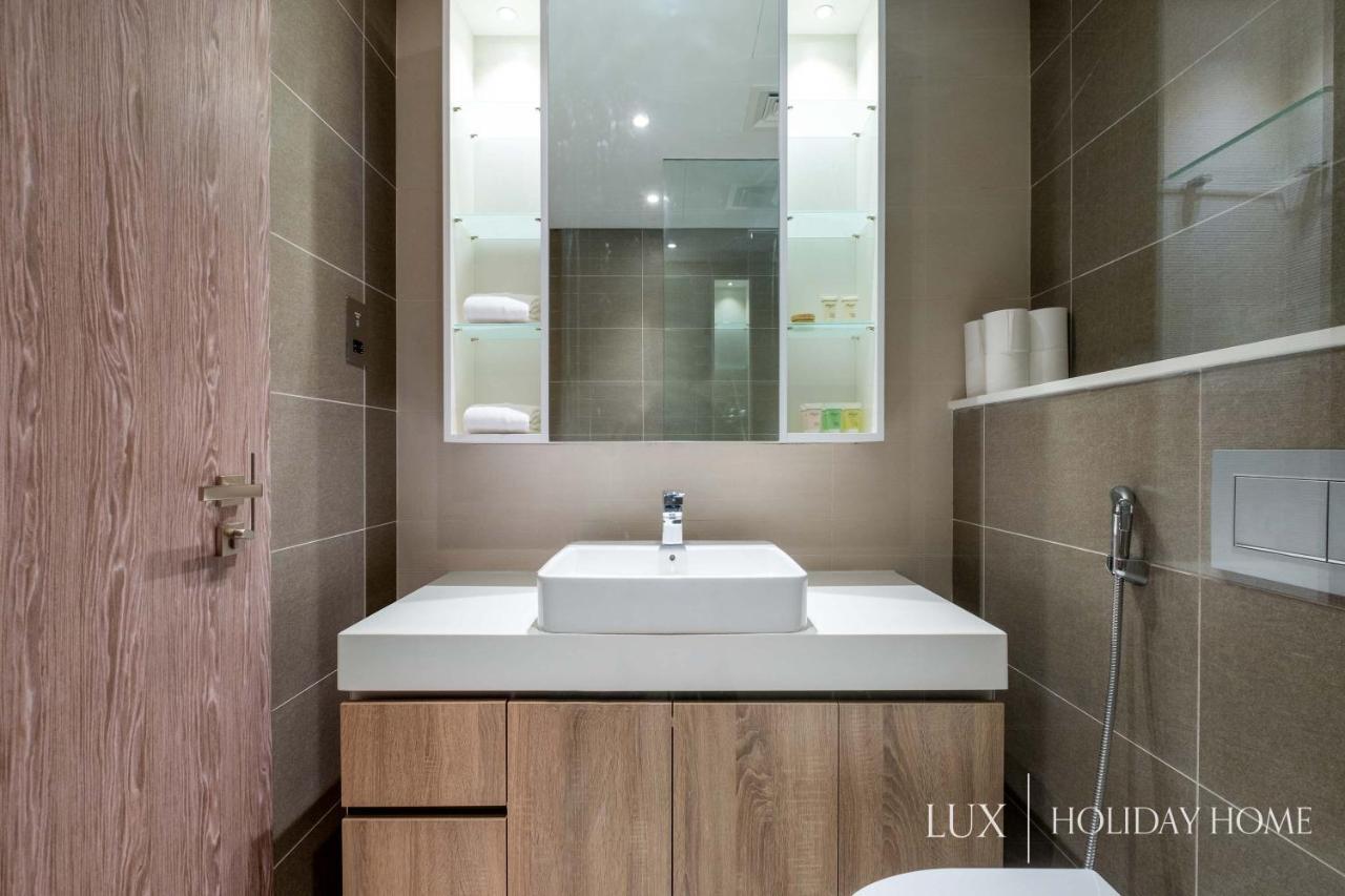 Lux - Contemporary With Full Marina View