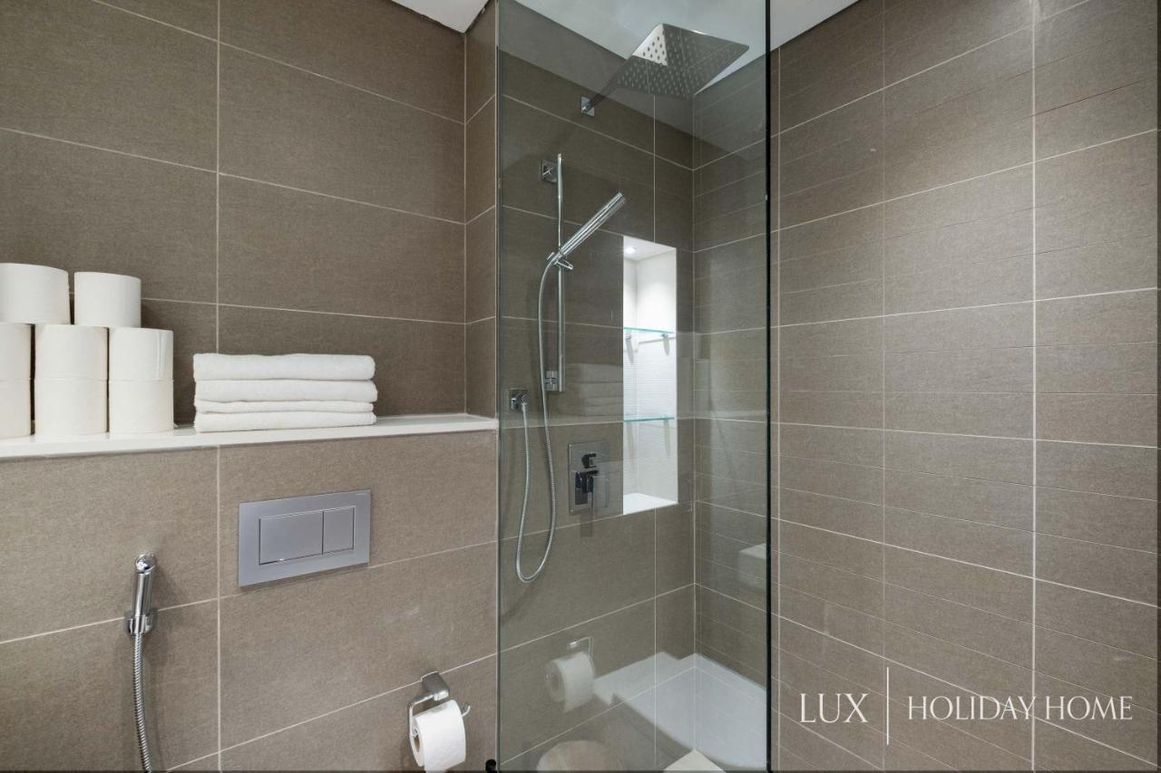 Lux - Contemporary With Full Marina View Dubai