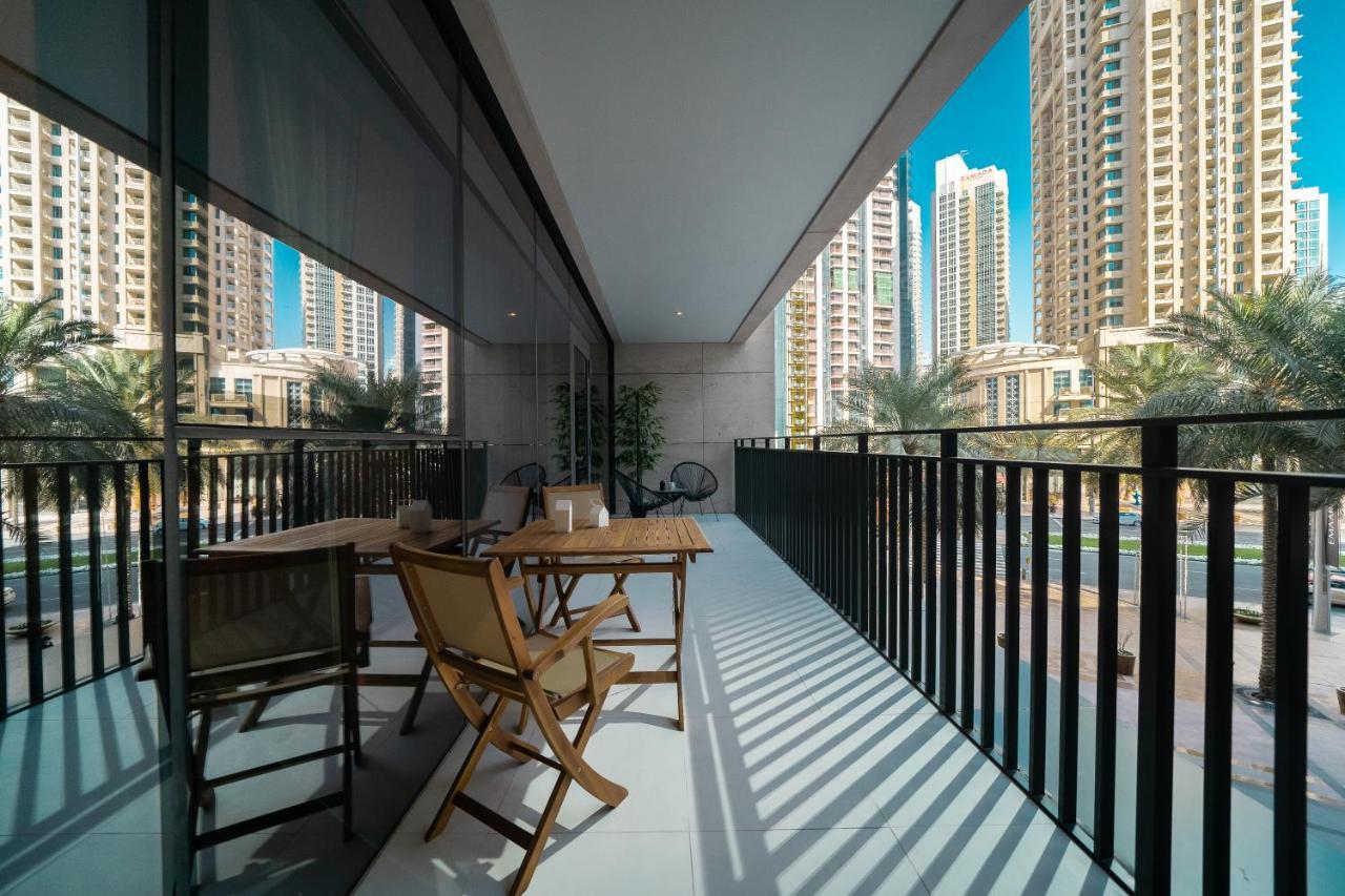 Apartemen Higuests - Chic With Balcony And Pool Near Burj Khalifa *