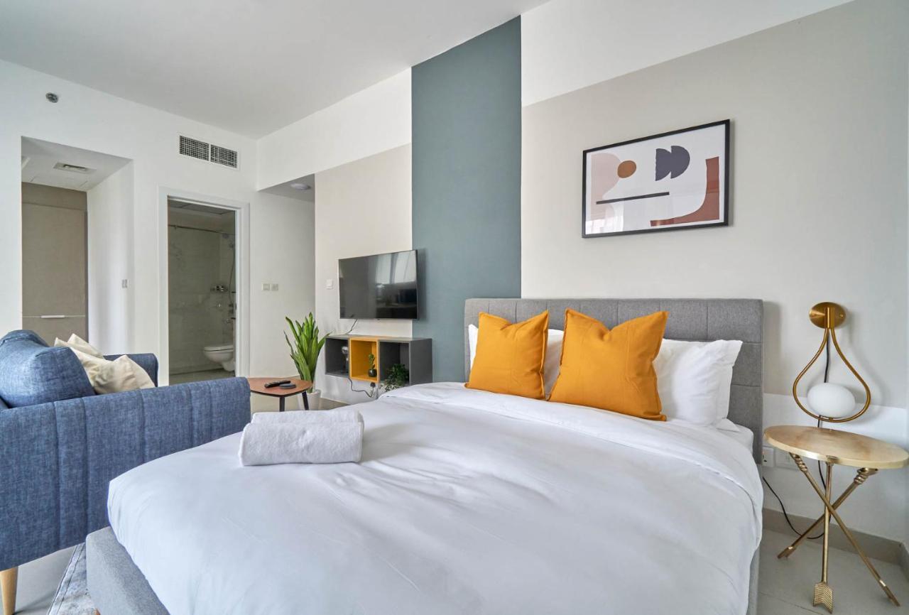 Apartment Stella Stays Pristine Studio Jvc Large Terrace Dubai