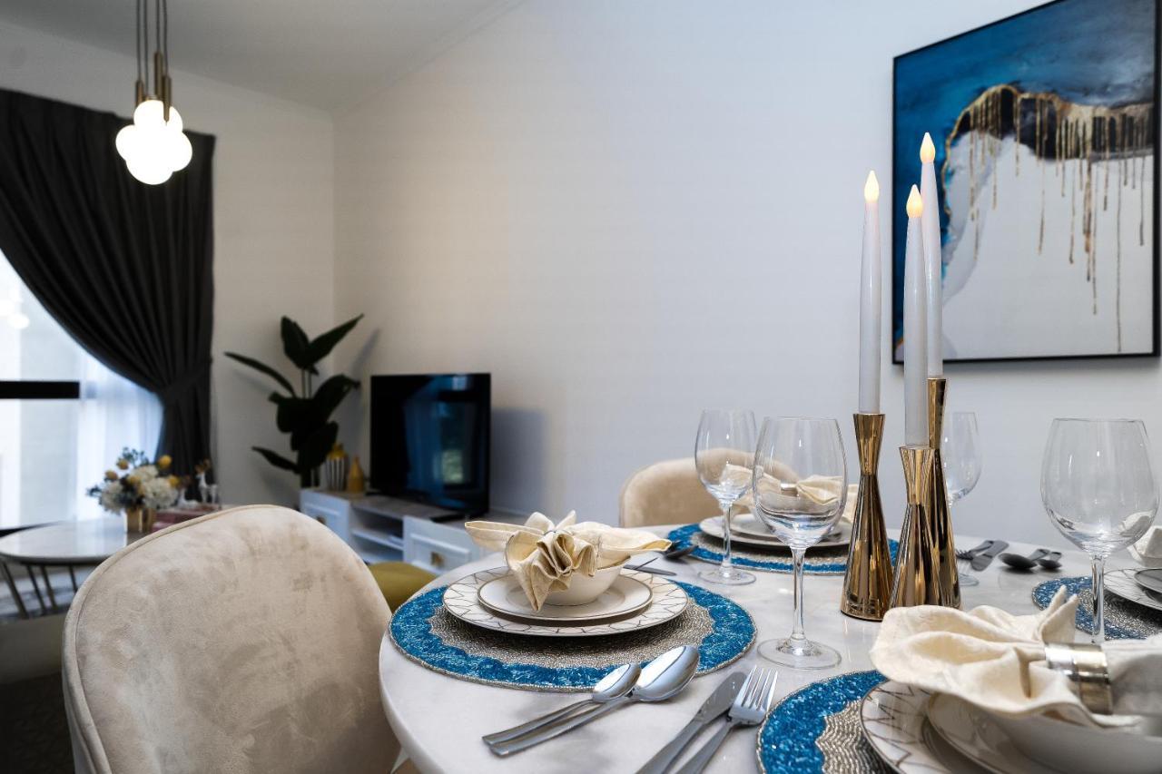 Durrani Homes - Old Town Lux 1 Bed Besides Mall Apartment *