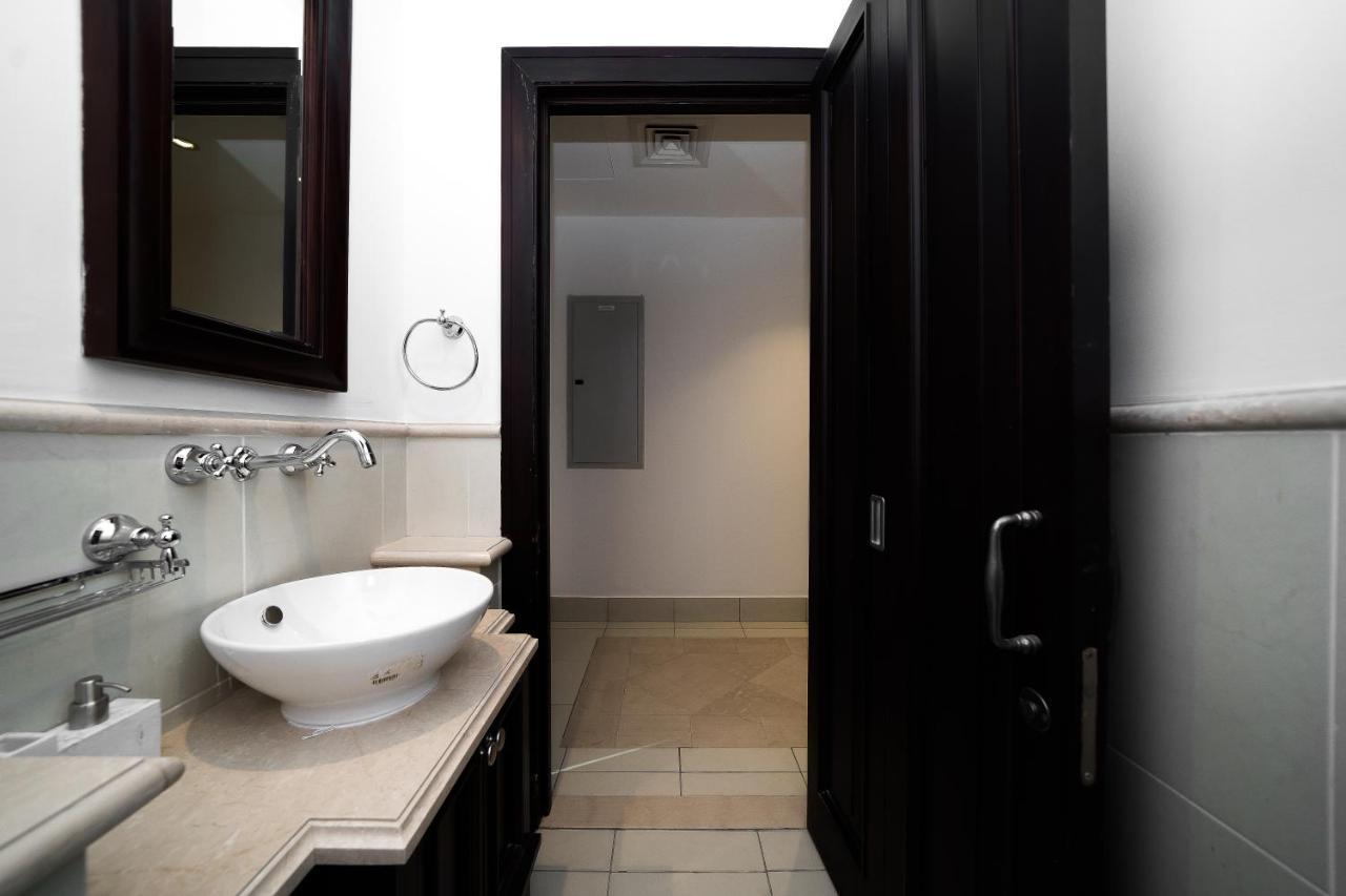 Durrani Homes - Old Town Lux 1 Bed Besides Mall Apartment