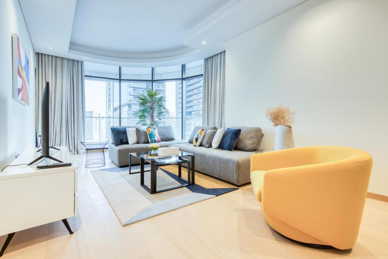 Rh- A Stylish Away From Home, Spacious 02 Bedroom Near Mall Appartement