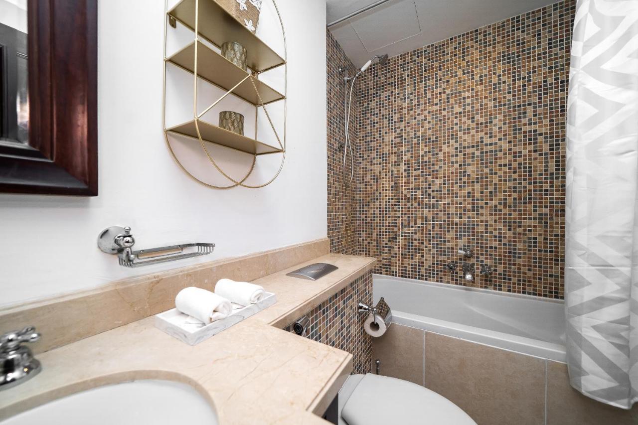 Durrani Homes - Old Town Lux 1 Bed Besides Mall Apartment Dubai