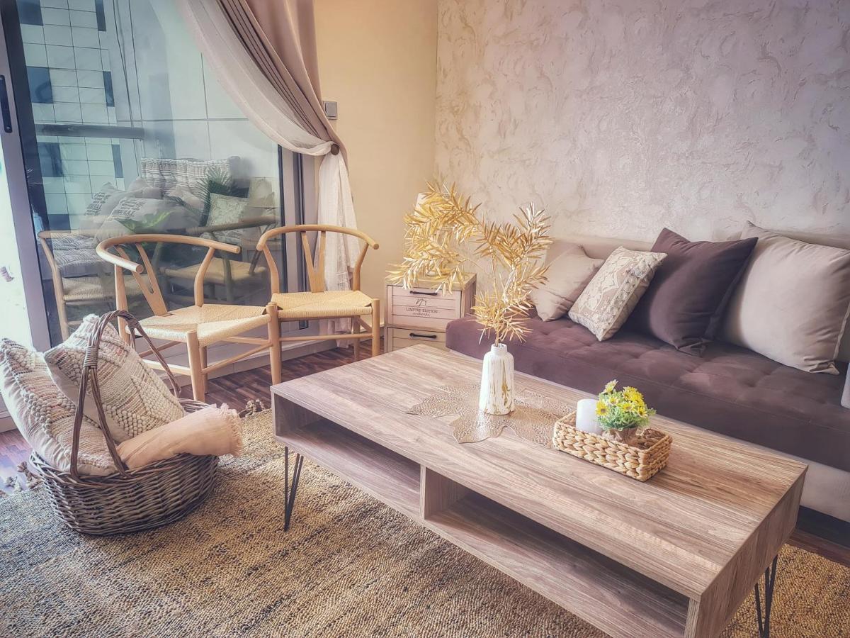 Alloggio in famiglia Green Sky Holiday With Shared Kitchen And Lounge Dubai