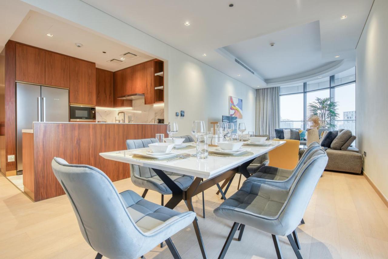Rh- A Stylish Away From Home, Spacious 02 Bedroom Near Mall Appartement