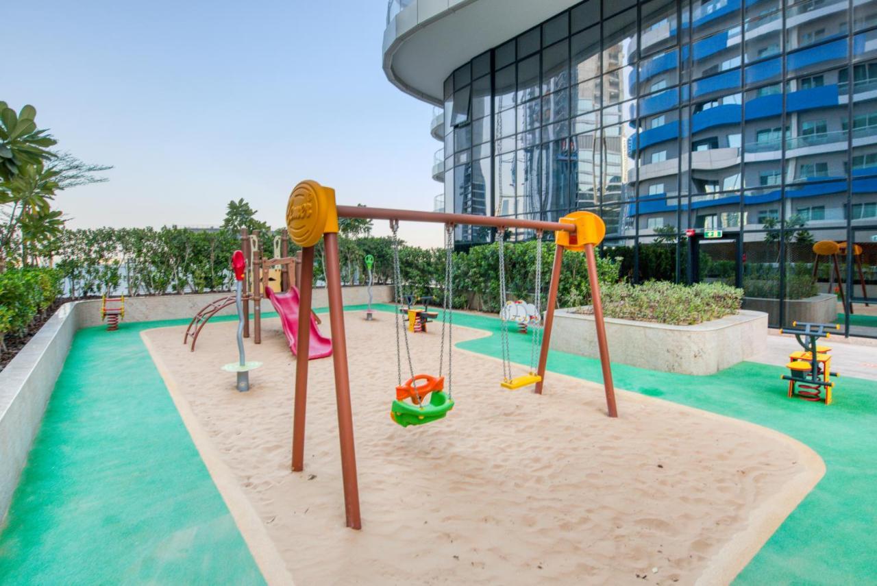 Rh- A Stylish Away From Home, Spacious 02 Bedroom Near Mall Appartement