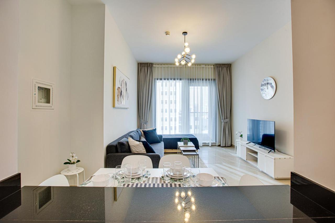 1bd In Sparkle Tower By Swarovsky Big Capacity Dubai