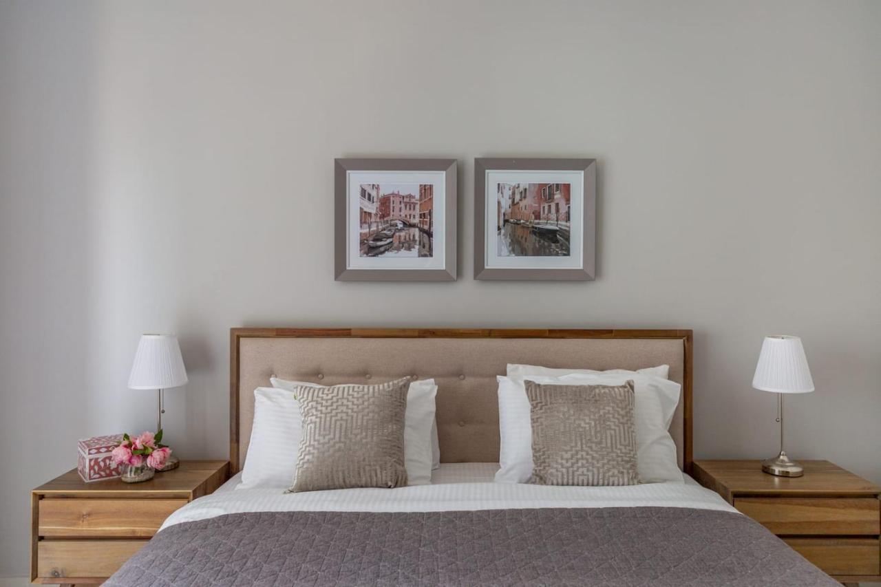 Frank Porter - Marina Tower Apartamento