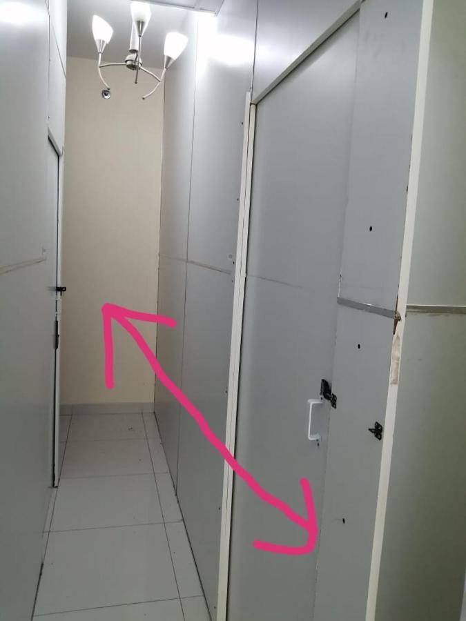 Private Partitioned Nr Mall Of Emirates * Dubai
