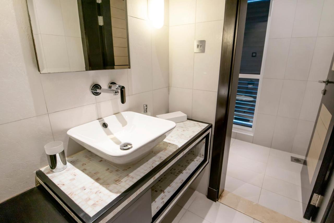 Fam Living - Sarai Beachfront Villas - Palm Jumeirah Villa