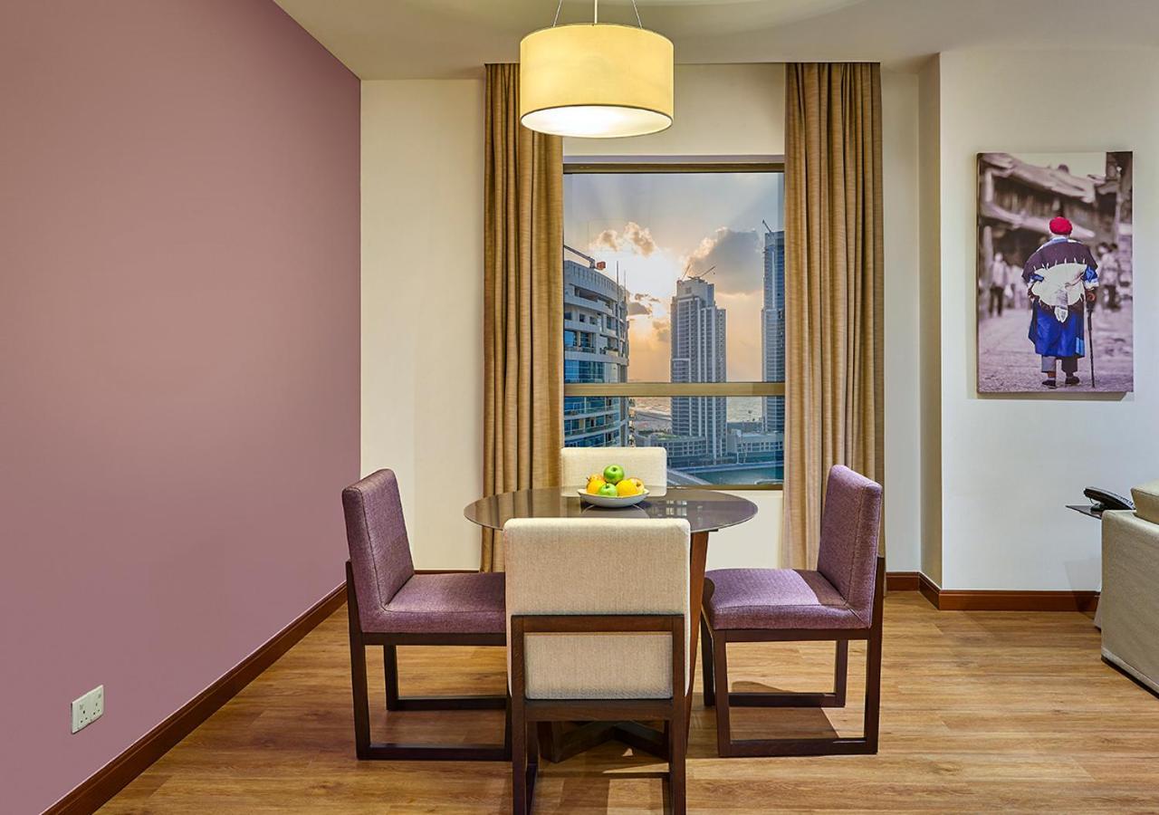 Ramada Hotel, And By Wyndham Jbr Hotel de apartamente