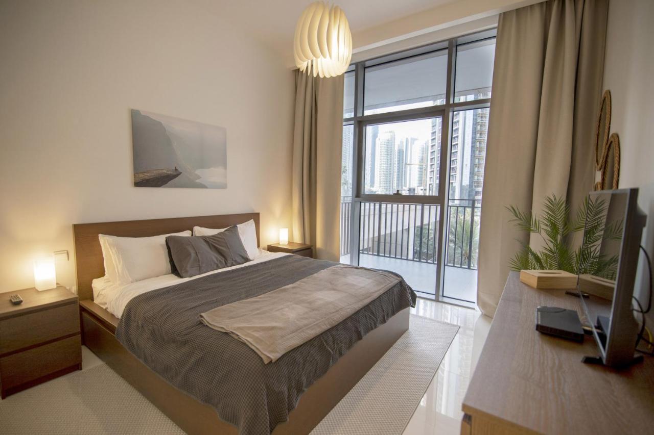 Elegant With Balcony Minutes From Burj Khalifa *