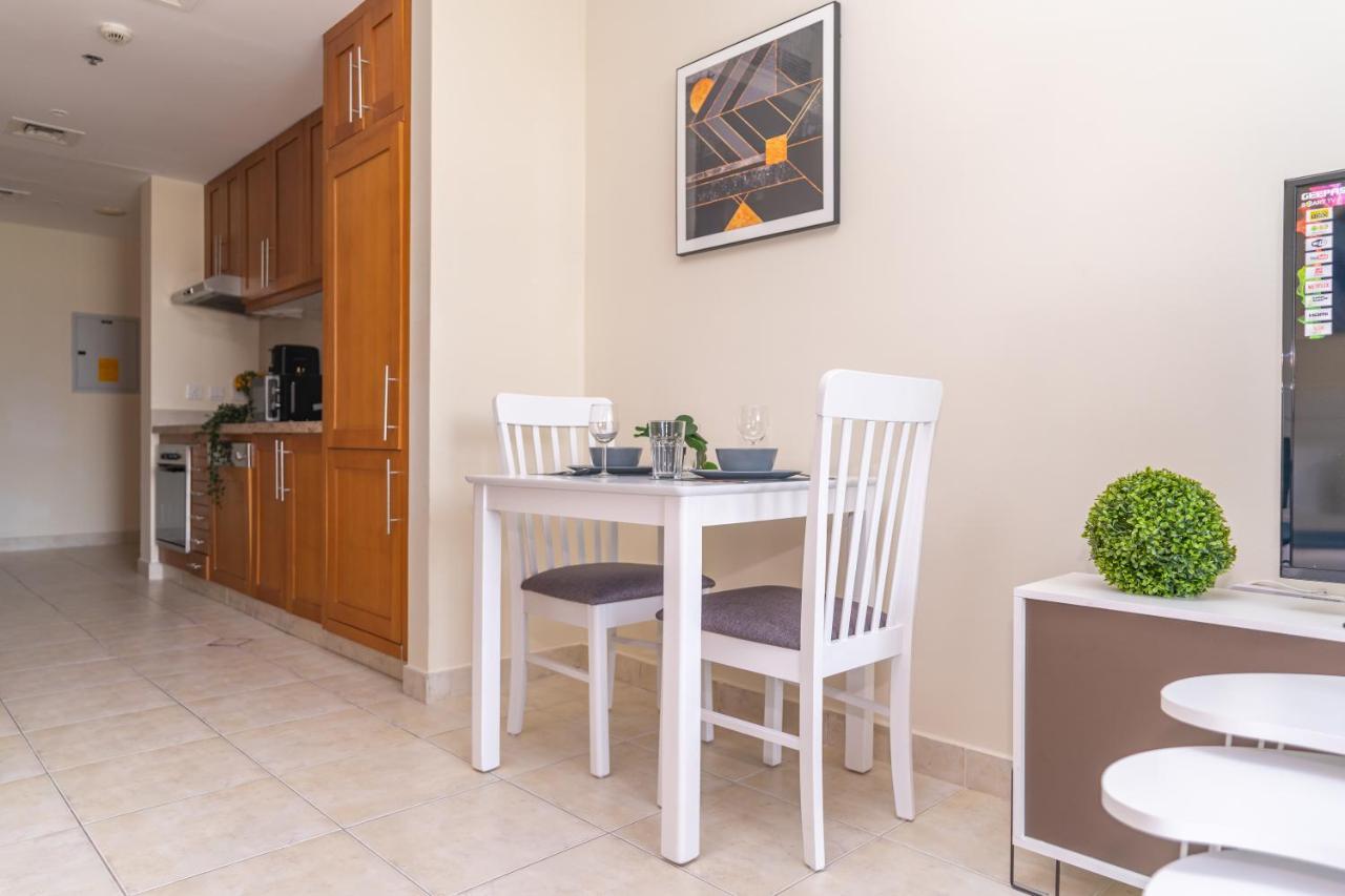 Rh - Beautiful Canal View, Sleek & Spacious Studio, Location