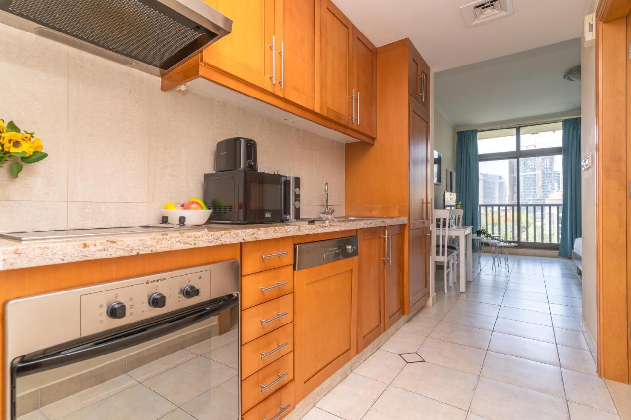 Lägenhet Rh - Beautiful Canal View, Sleek & Spacious Studio, Location