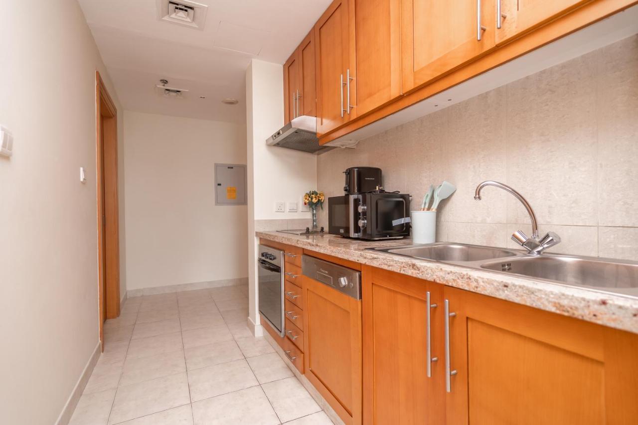 Lägenhet Rh - Beautiful Canal View, Sleek & Spacious Studio, Location Dubai