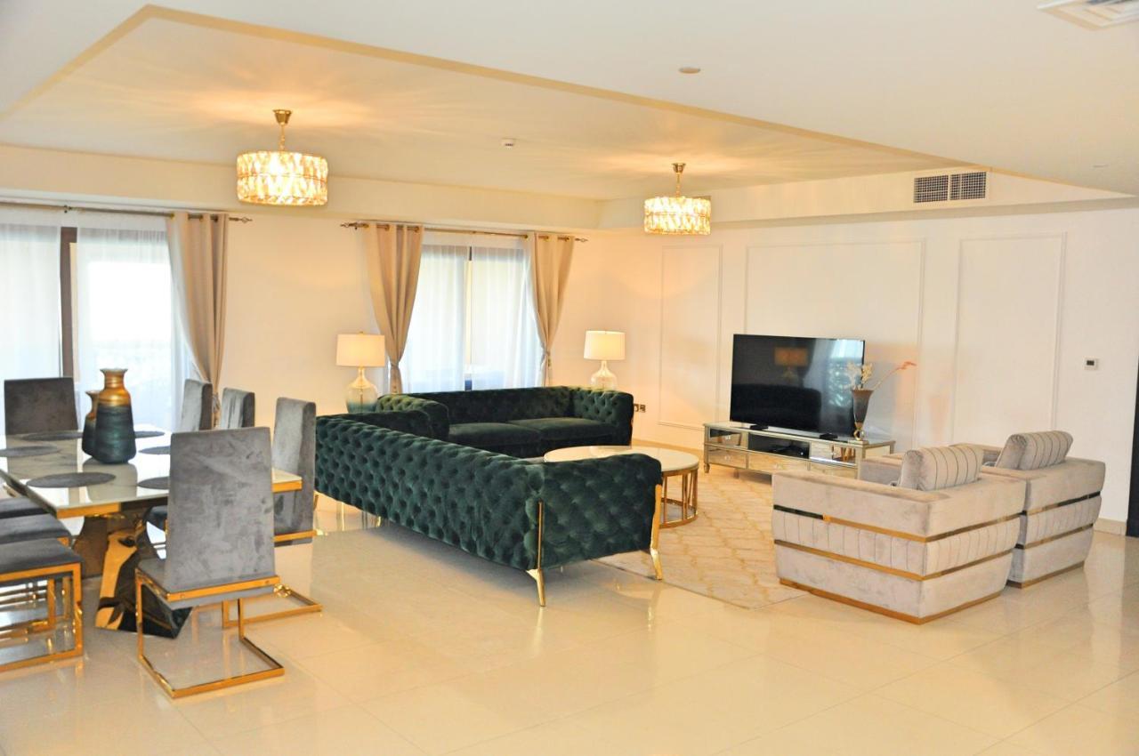 Spacious 4 Bd With Amazing Sea View *