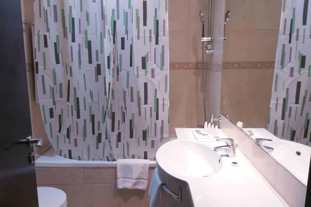 Lovely 1-bedroom In The Heart Of Marina Apartamento