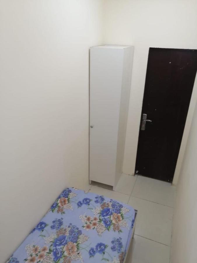 Habitación en casa particular Low-priced Budget For Rent Near Dafza Dubái