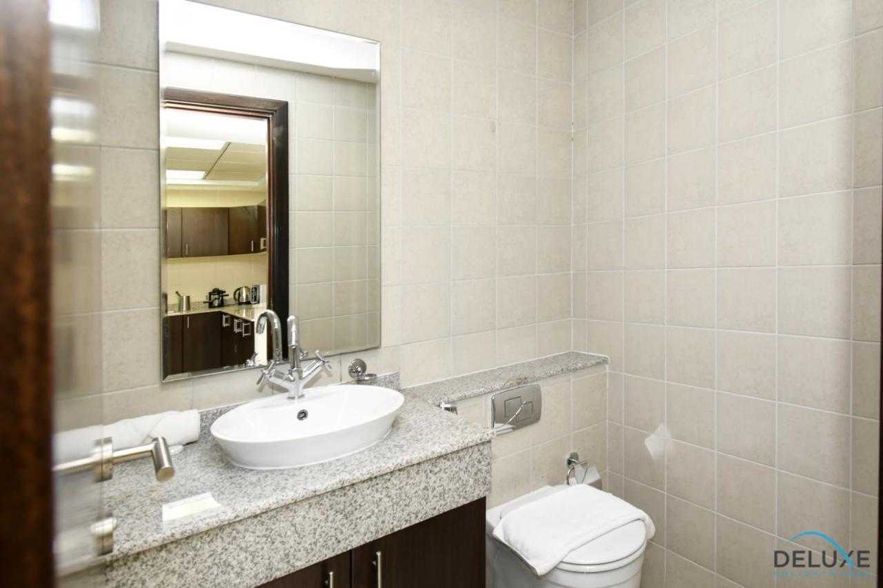 Steps Away From The & Entertainment Hubs 1br Unit, Torch Tower, Marina By Deluxe Homes Dubaï