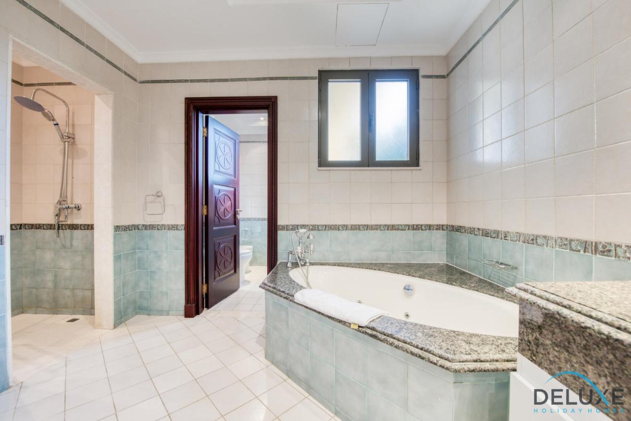 Luxe 5br With Assistant's And Private Pool On Palm Jumeirah By Deluxe Homes Villa