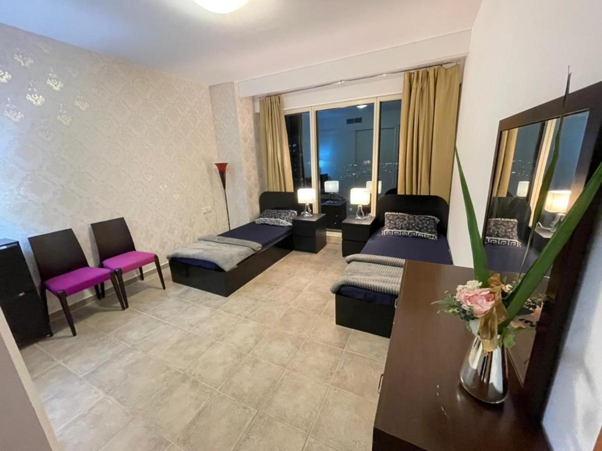 Travelers Backpackers Hostal