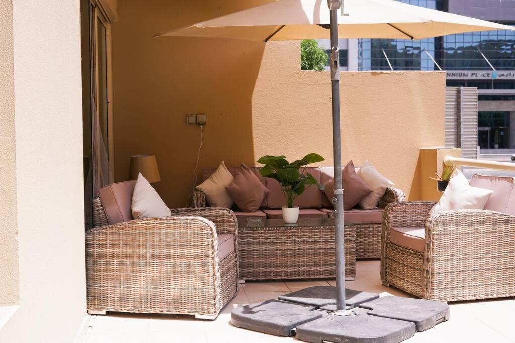 Apartamento Luxurious 1 Bedroom In The Sought Area Of *