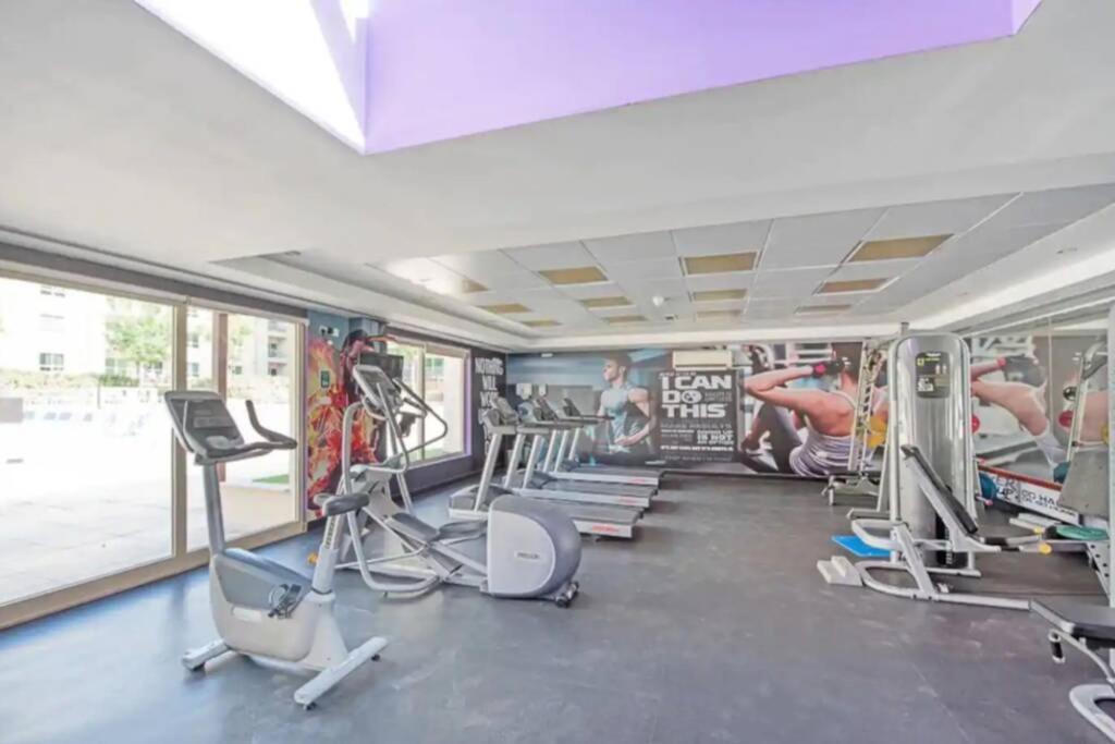 Apartament Luxurious 1 Bedroom In The Sought Area Of *