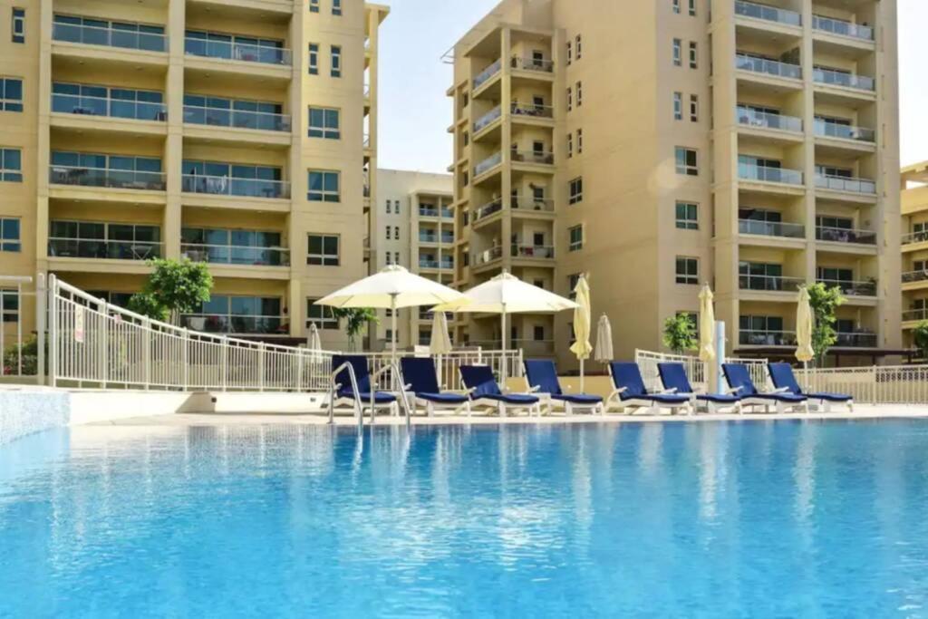 Luxurious 1 Bedroom In The Sought Area Of *
