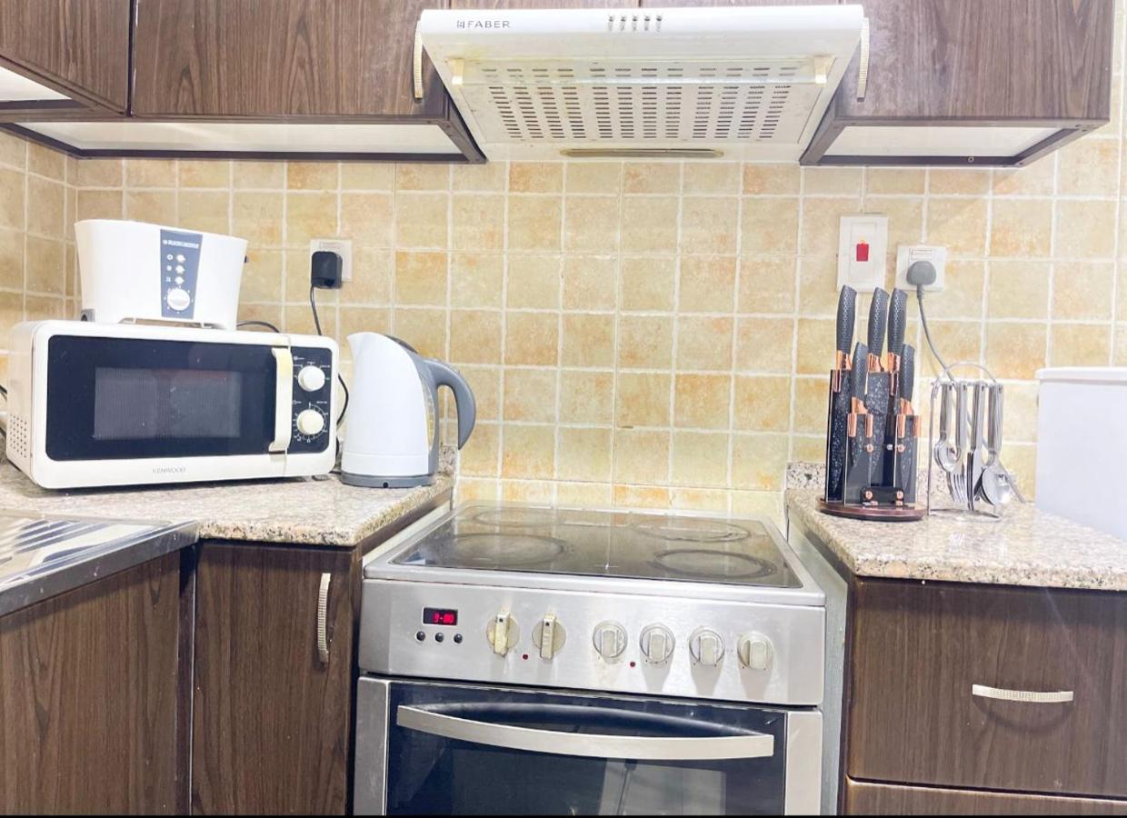 Private Gorgeous With Marina View With Shared Kitchen In Shared * Dubái