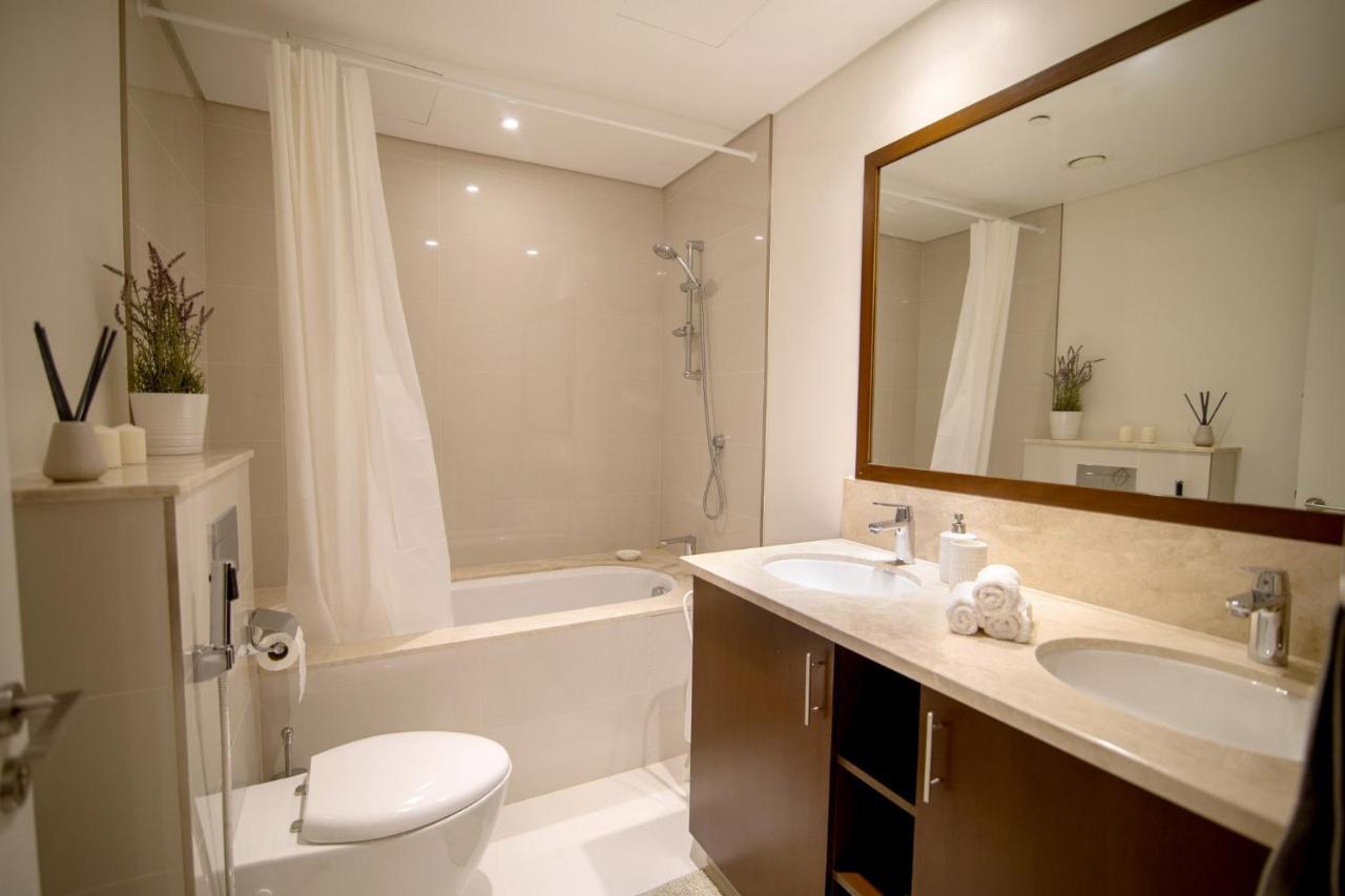 Elegant With Balcony Minutes From Burj Khalifa * Dubai