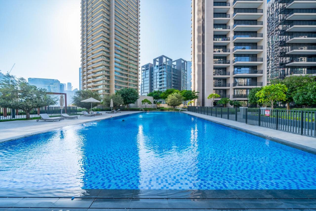 Elegant With Balcony Minutes From Burj Khalifa * Dubai
