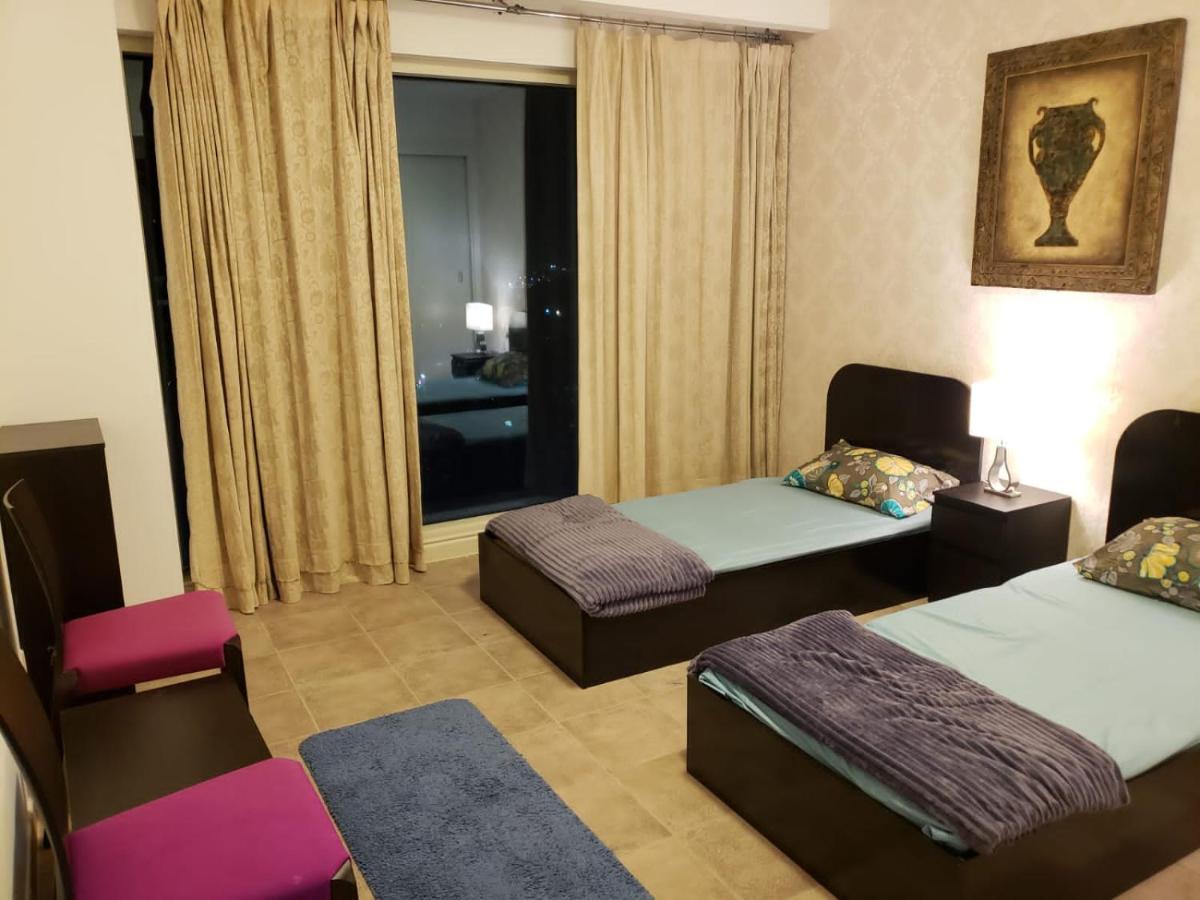 Hostal Travelers Backpackers *