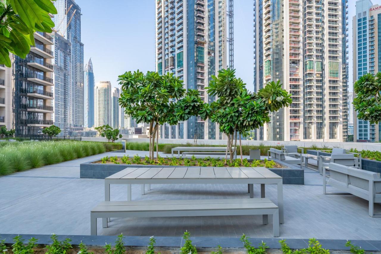 Elegant With Balcony Minutes From Burj Khalifa * Dubaï