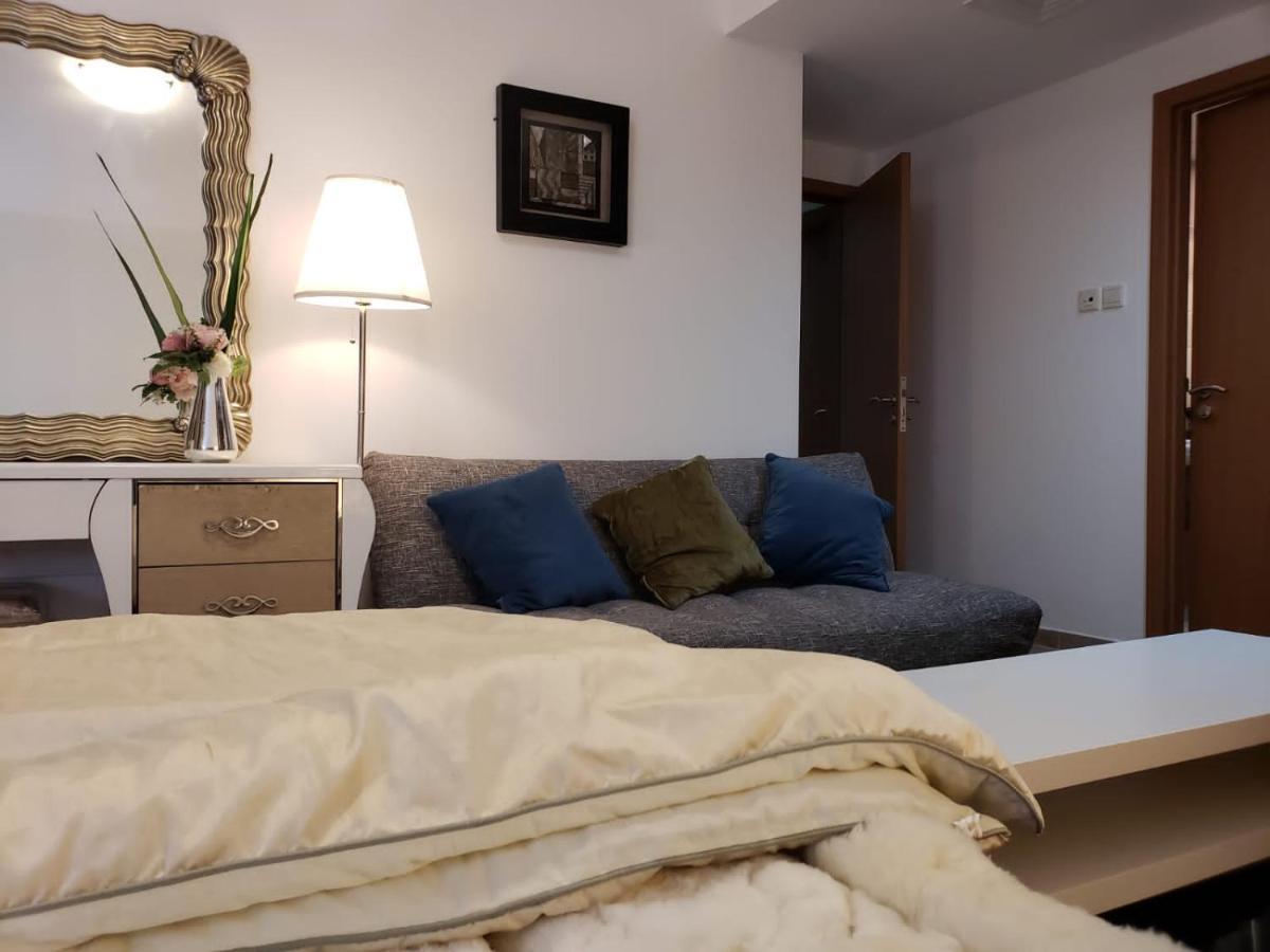 Hostal Travelers Backpackers *
