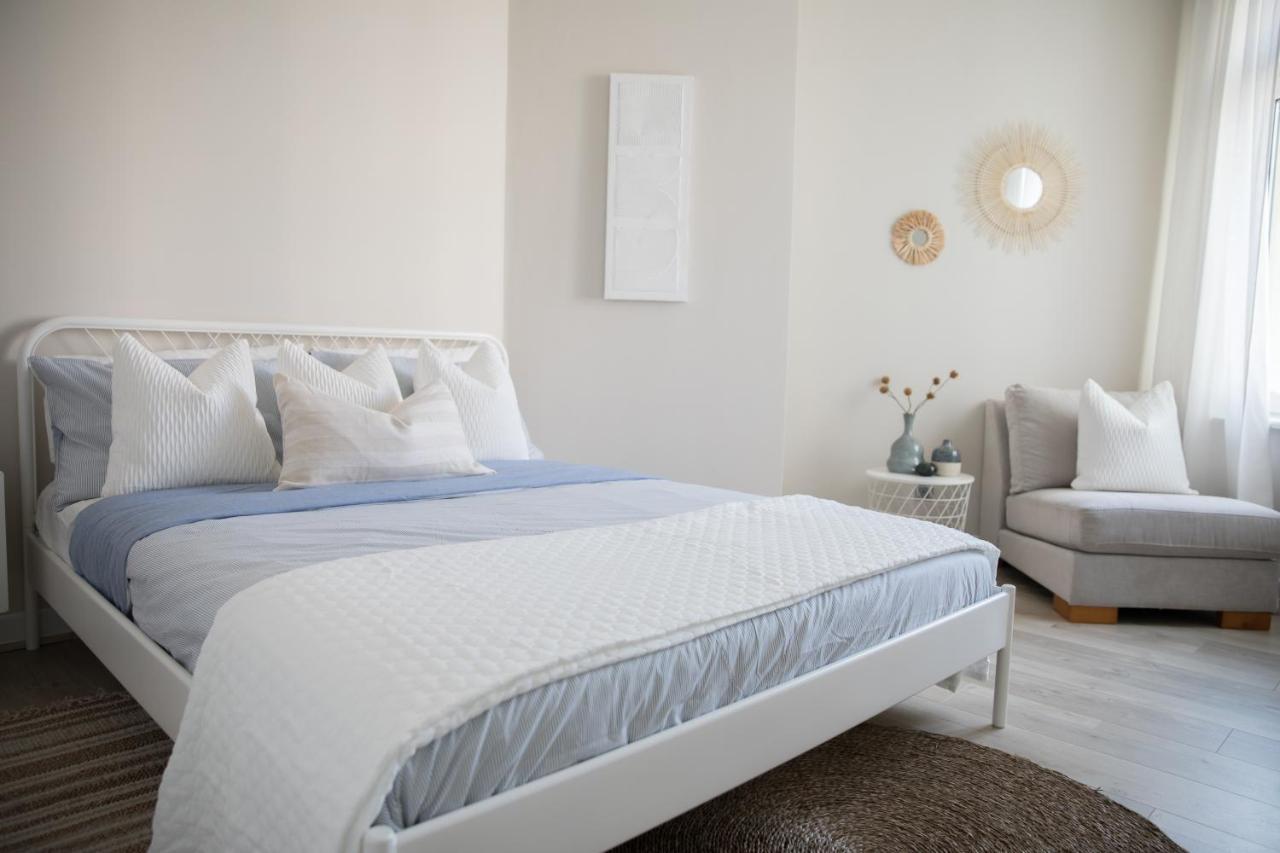 2Br On Palm Jumeirah Shoreline 15 - With Beach Access & A Complimentary Golf Lägenhet Dubai