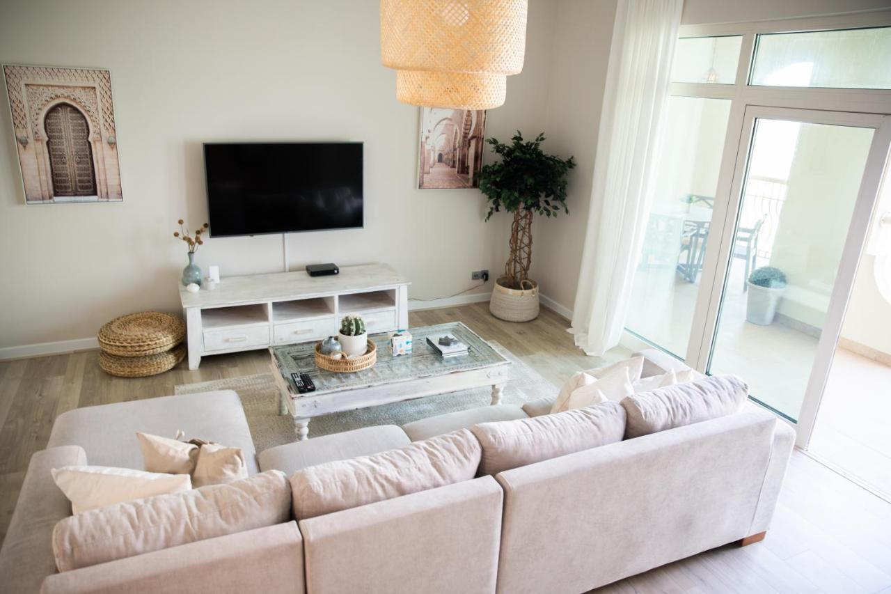 2Br On Palm Jumeirah Shoreline 15 - With Beach Access & A Complimentary Golf Lägenhet Dubai