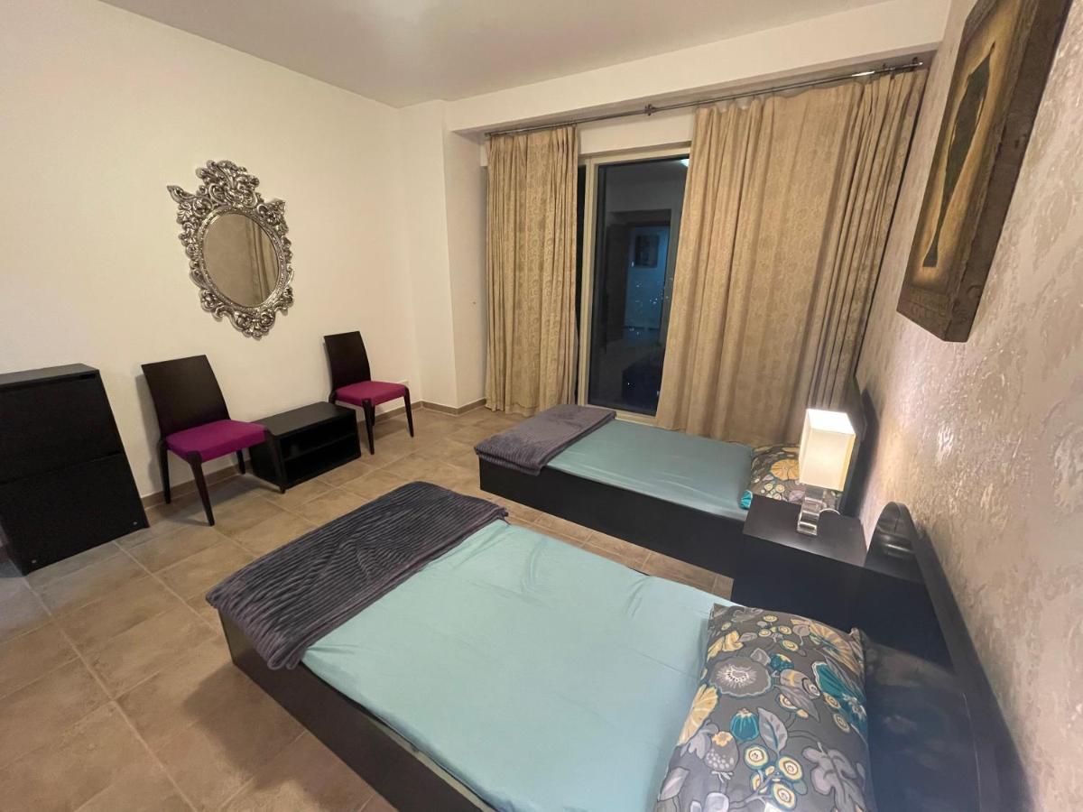 Hostal Travelers Backpackers *