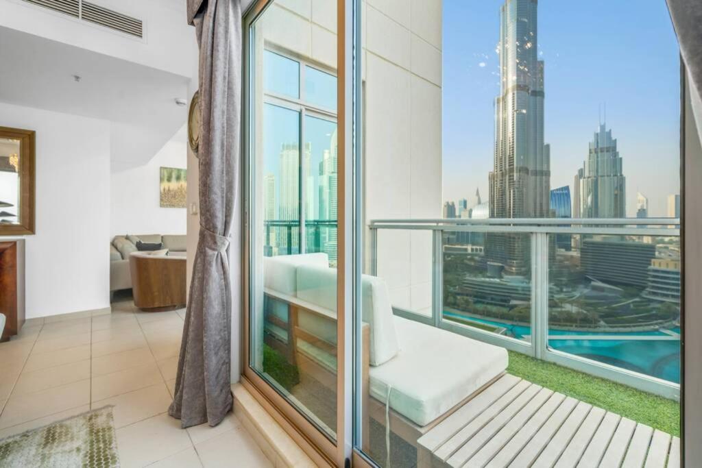 Apartamento Spectacular Burj & Fountain View - Luxurious 3 Bedrooms & Maids - The Residences Dubái