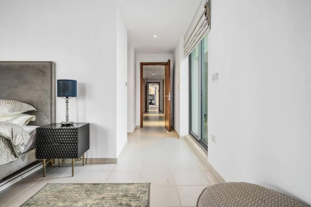 Spectacular Burj & Fountain View - Luxurious 3 Bedrooms & Maids - The Residences * Dubái